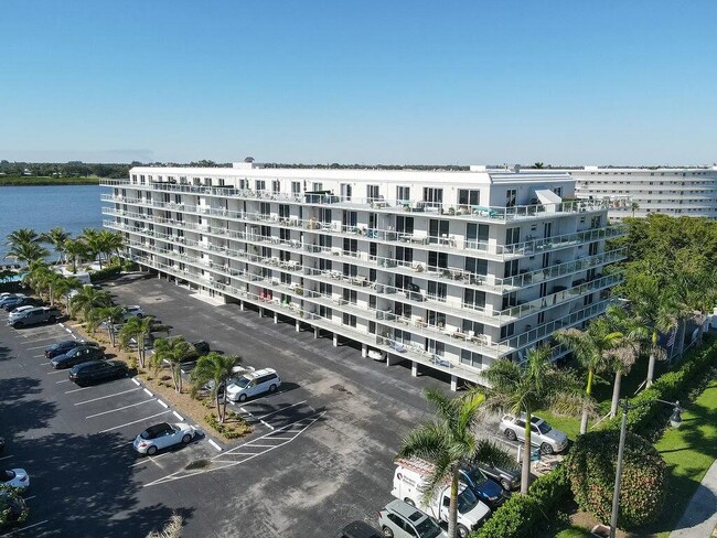 Building Photo - 2560 S Ocean Blvd