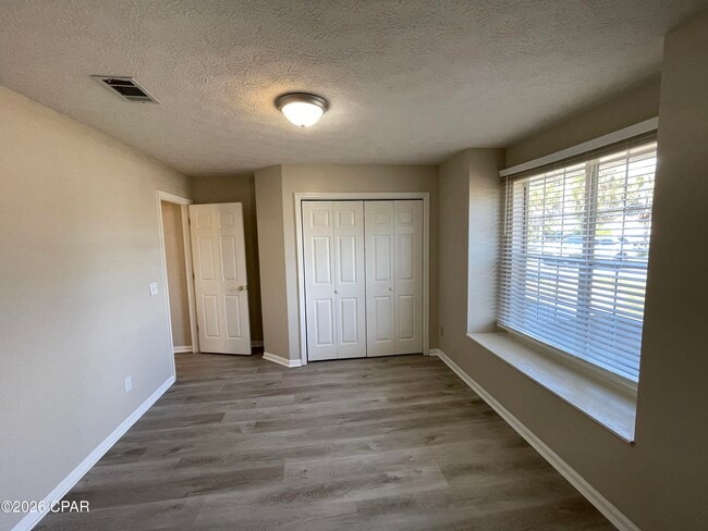 Building Photo - 140 Treasure Palm Dr