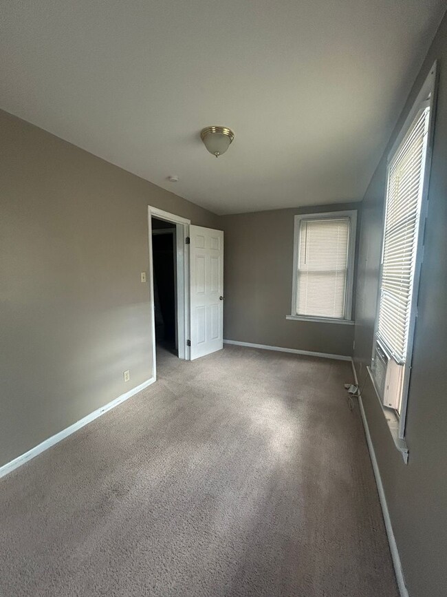 Building Photo - 4-bedroom duplex in south Steelton