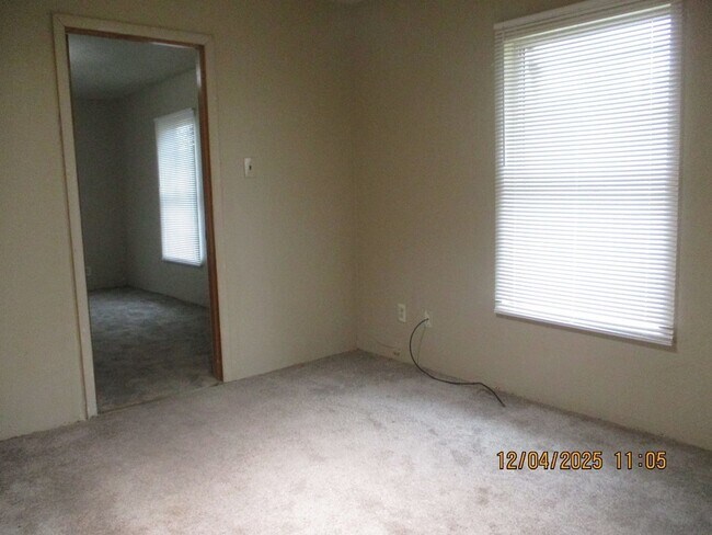 Building Photo - JF-PL1