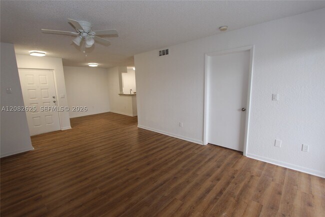 Building Photo - 2881 N Oakland Forest Dr