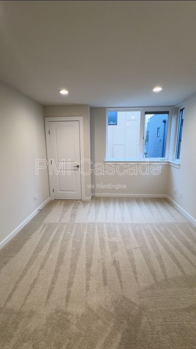 Building Photo - 9227B 16th Ave SW