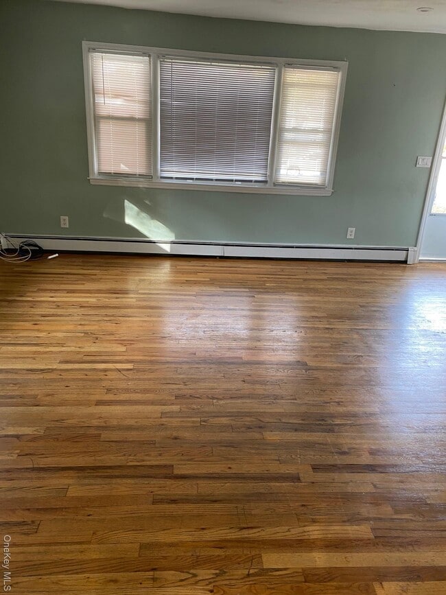 Building Photo - 16 W 18th St