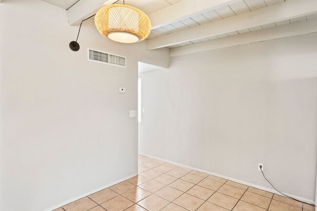 Building Photo - Charming central home