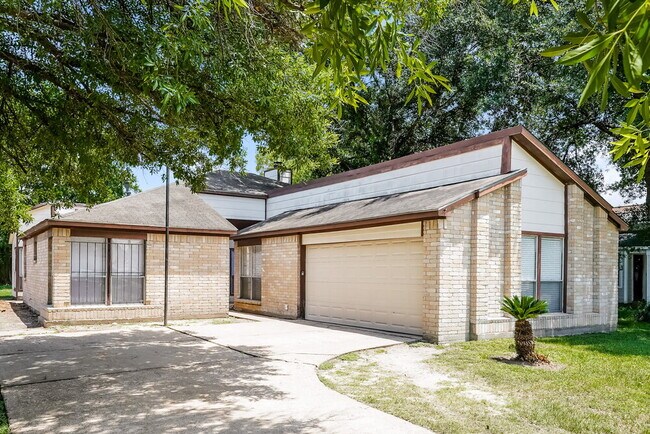 Building Photo - 6862 Heather Hollow Dr