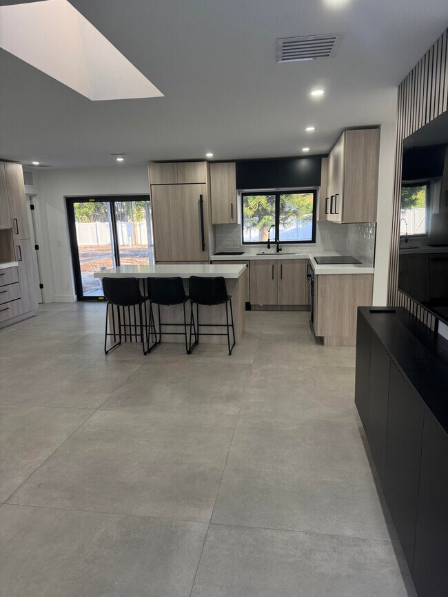 Primary Photo - 1191 SW 15th St