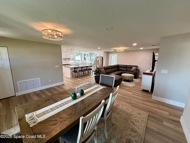 Building Photo - 140 Norwood Ave