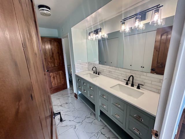 Building Photo - 1301 N Western Ave