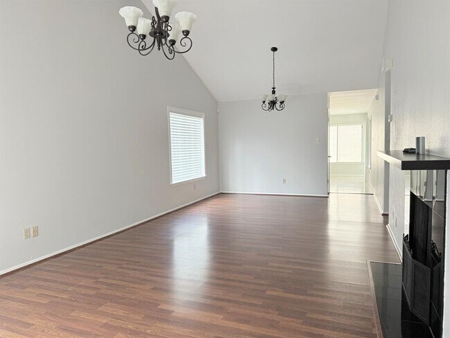 Building Photo - 11633 Village Pl Dr