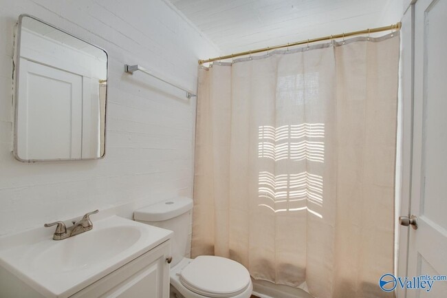 Building Photo - 3703 Fairview St SW