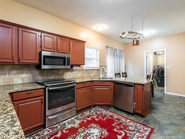 Building Photo - Room in 3 Bedroom Townhome at Cressingham Ct