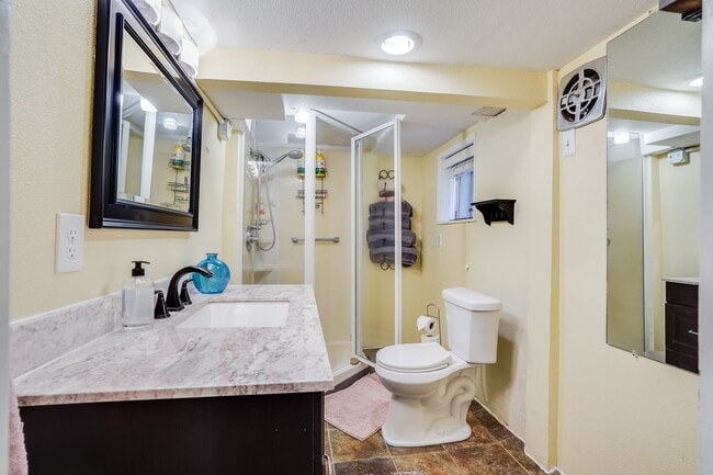 Building Photo - Charming 3 bed, 2 bath Craftsman Cottage in the Heart of Oak Grove