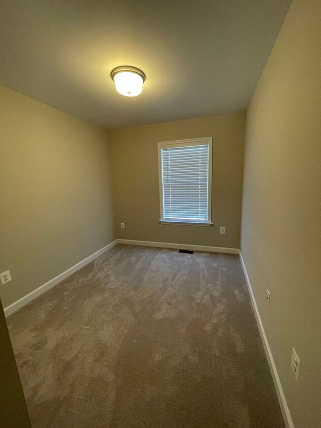 Building Photo - Luxury Rental The Townes at Congers Creek