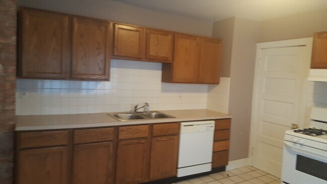 Building Photo - 1133-1135 N Main St