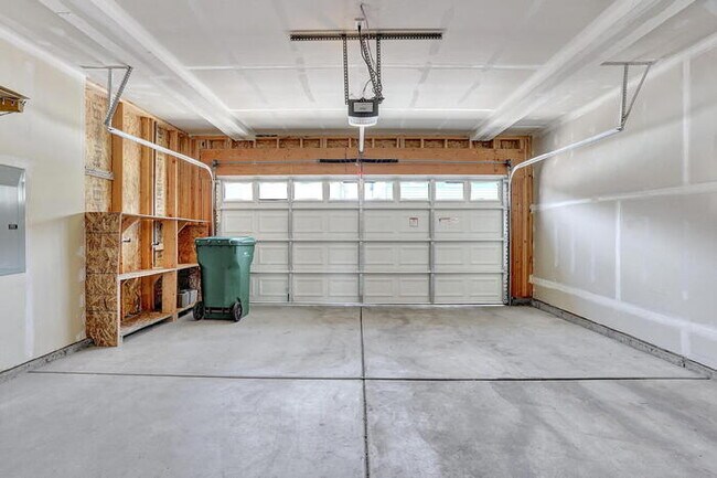 Building Photo - Modern Townhome with Central A/C, 2-Car Ga...