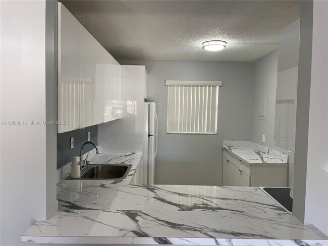 Building Photo - 4600 SW 67th Ave