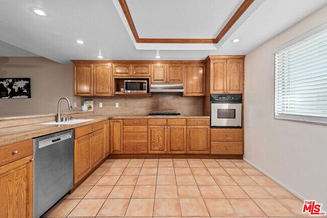 Building Photo - 13233 Fiji Way