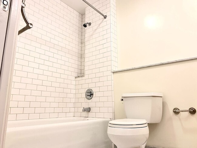 Building Photo - 2720 Sacramento St