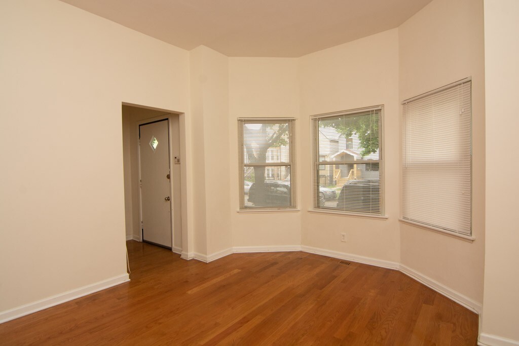 Building Photo - 2814 N Maplewood Ave