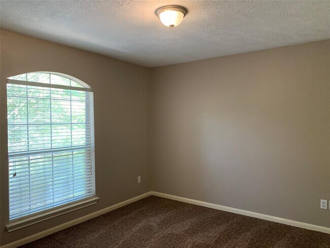 Building Photo - 3504 White Oak Point Dr