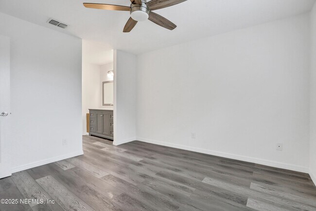 Building Photo - 7 Arbor Club Dr