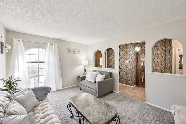 Building Photo - 1712 Meadowlane Terrace