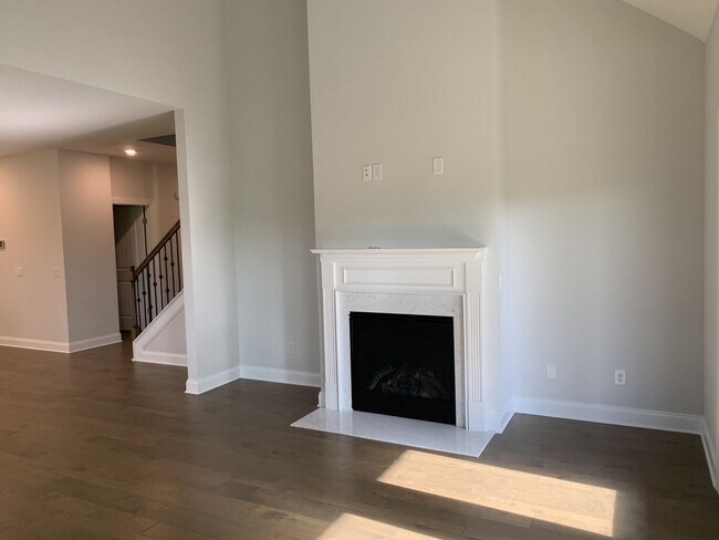 Building Photo - Coming Soon! Available 8/10/26 Stunning 4 bed, 2.5 bath residence in the highly sought-after Foxl...
