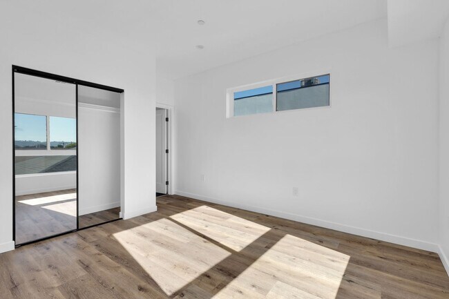Building Photo - 1734 Carmona Ave