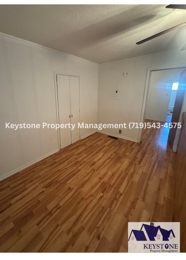 Building Photo - Conveniently located -  Downtown Apartment...
