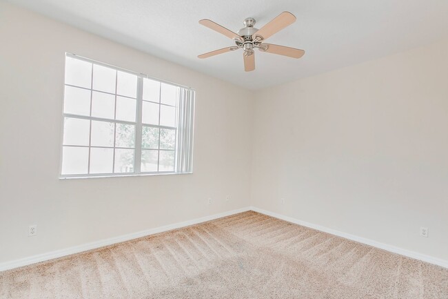 Building Photo - LEASING INCENTIVE!!!!!Gorgeous 3 Bed Townh...