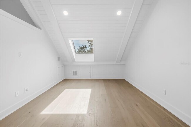 Building Photo - 1355 Pinellas Bayway S