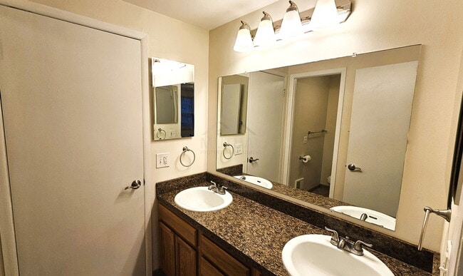 Building Photo - 19707 Hayes Ct