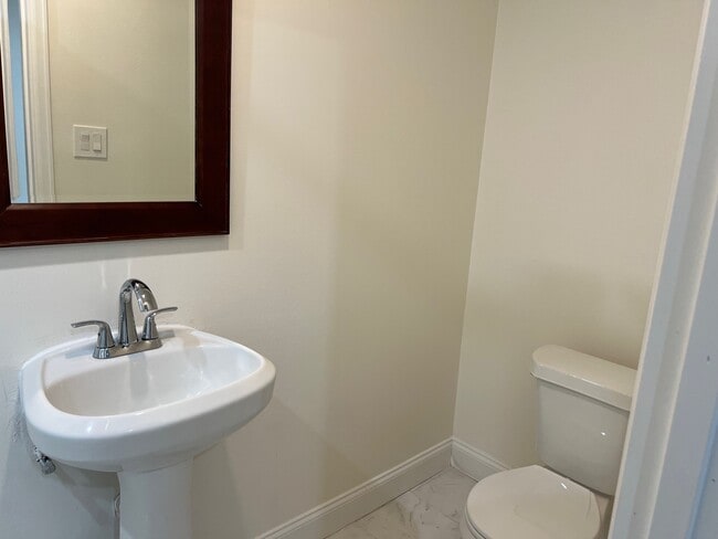 Building Photo - 10134 Kirkglen Dr