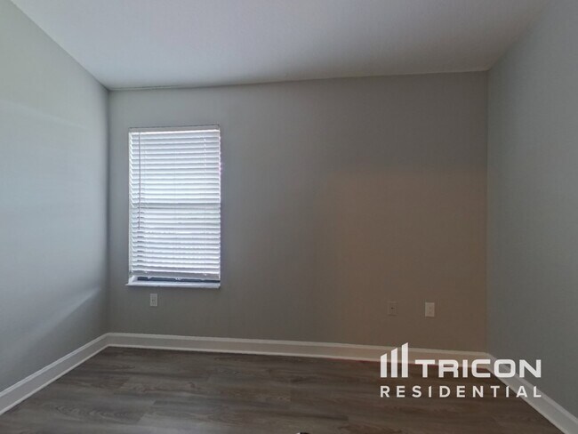 Building Photo - 664 Channing Dr