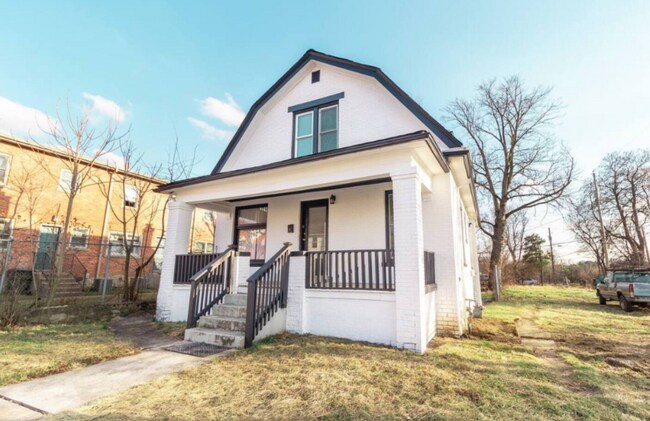 Building Photo - 1119 E Fulton St