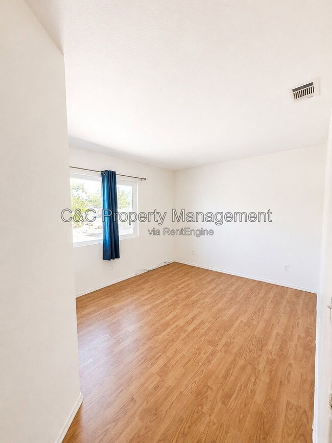 Building Photo - 17944 Kendall Cir