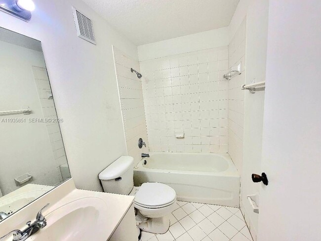 Building Photo - 1240 SE 31st Ct