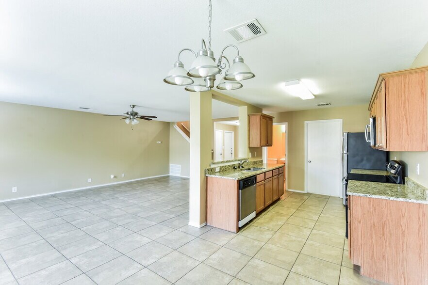 Building Photo - 4902 Dahlia Terrace