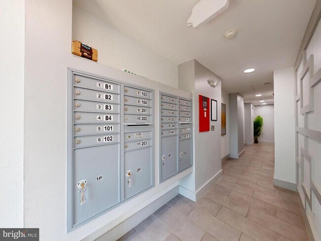 Building Photo - 927 Kennedy St NW