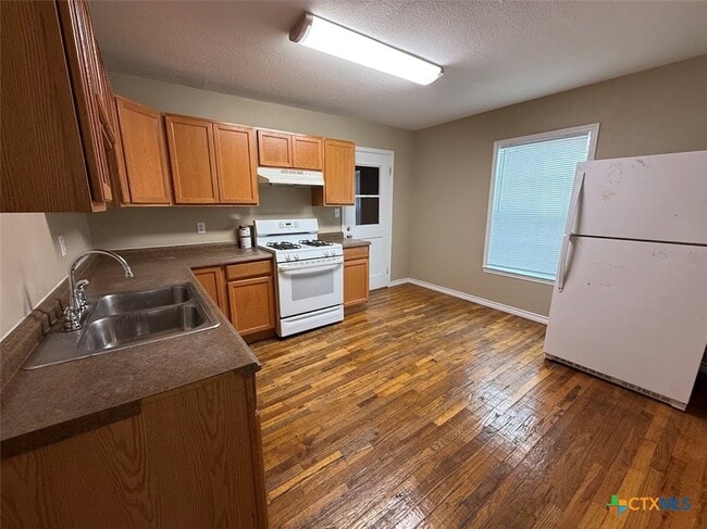 Building Photo - 784 Samuels St