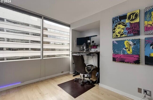 Building Photo - 1500 SW 5th Ave