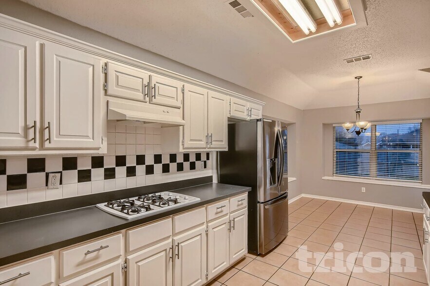 Building Photo - 2021 Cantura Dr