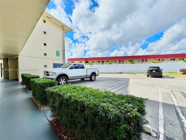 Building Photo - 4431 NW 16th St