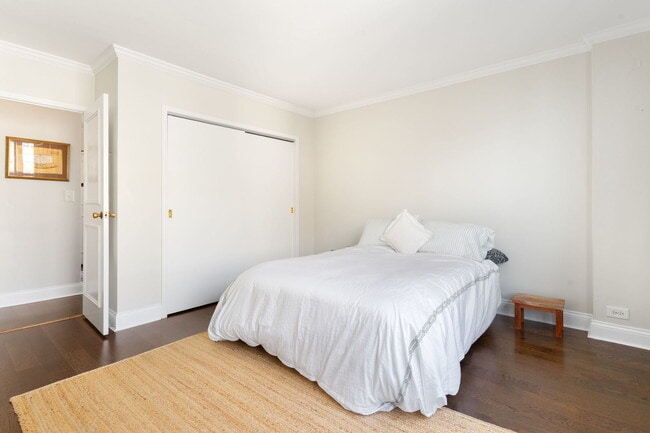 Building Photo - 3900 N Lake Shore Dr