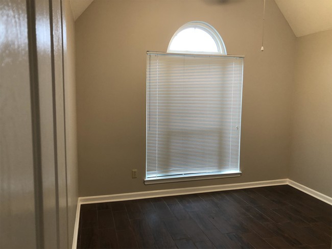 Building Photo - 2087 Kindlewood Dr