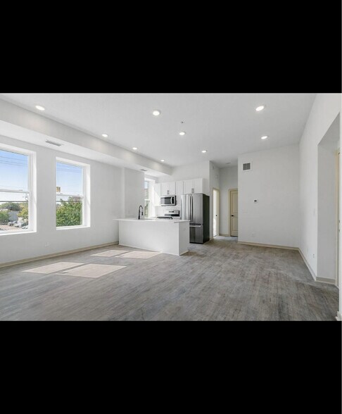 Building Photo - 842 Rice St