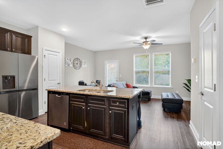 Building Photo - 3445 Sumersbe court