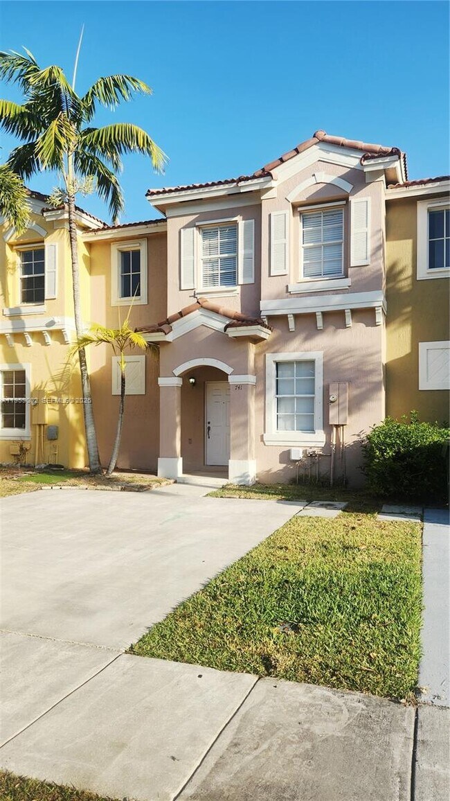 Building Photo - 741 SE 2nd St