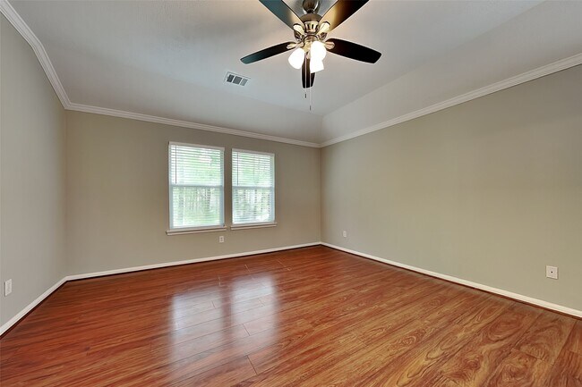 Building Photo - 10 Prairie Oak Dr