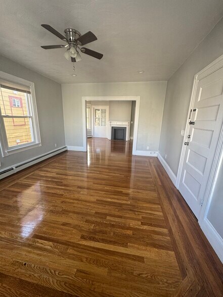 Primary Photo - 47 Vineyard St